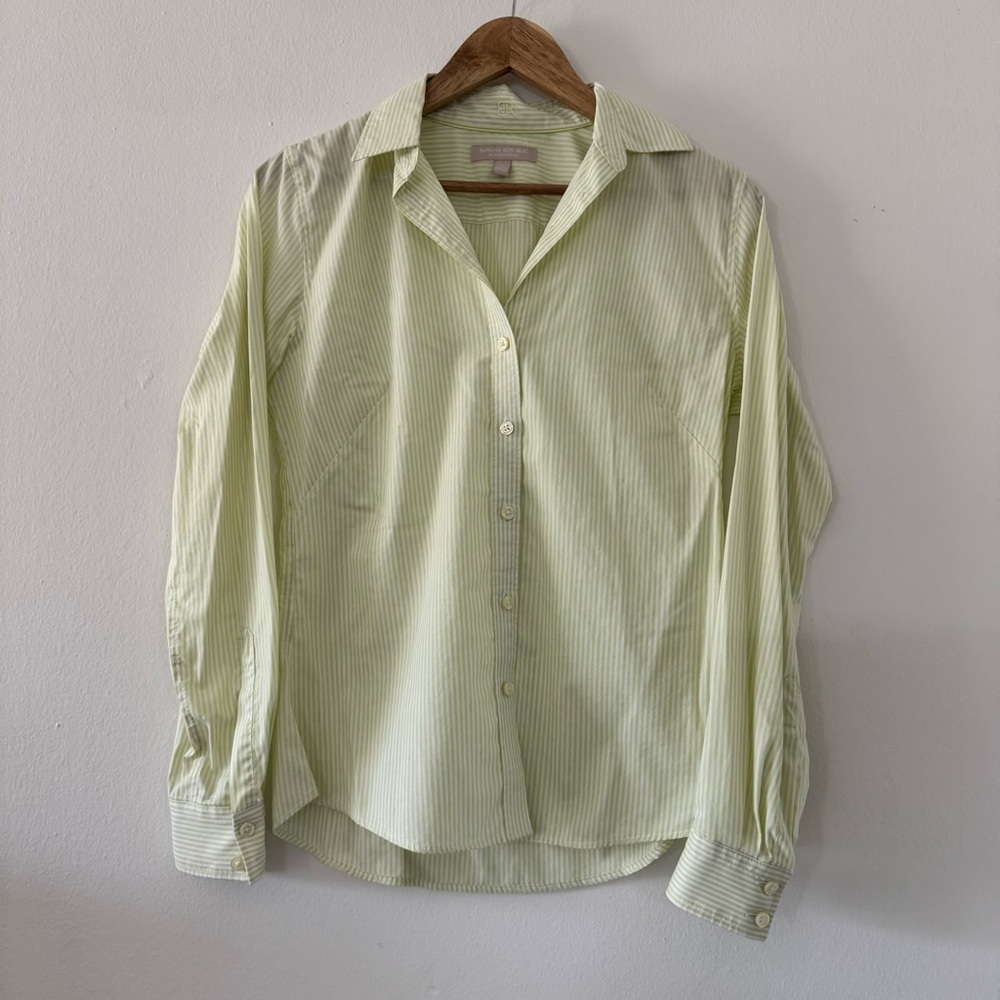 Banana Republic Pale Green Striped White Women’s Size 6 Button-Down Shirt